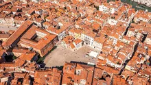 Científicos revelan una forma de techado que mantiene a las casas más cálidas en las temporadas de frío