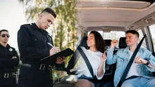 Florida: vigente ley sanciona a pasajeros de un vehículo con fuerte multa por no cumplir requisito básico en 2025