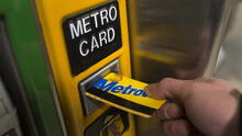 Kathy Hochul respalda nuevo sistema de pagos que reemplazará al Metrocard en Nueva York