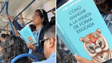 Pasajera desata risas al ser captada leyendo en bus de Lima y usuarios reaccionan: “Necesito ese libro”