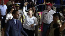 Estudiantes de Beca 18 abuchean a presidenta, pero seguridad los silencia: "Fuera, Dina"