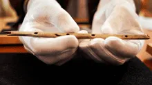 El instrumento musical más antiguo tiene 42.000 años, sigue funcionando y fue hecho con huesos de aves y colmillos de mamut