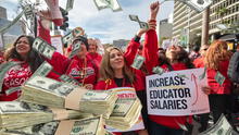 California se prepara para un aumento salarial: trabajadores de los Ángeles gozarán de un nuevo sueldo en 2025