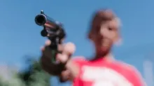 Policía en Nuevo México enfrenta a menores con pistola: el video revela la creciente crisis de seguridad infantil en EEUU