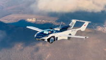 El auto volador llegaría en 2026: AirCar tiene alas y puede alcanzar los 250 km/h en el aire