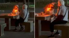 Mujer es captada celebrándole el cumpleaños a su perro en el parque: "Solo tiene ojos para ella"