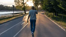 ¿Es efectivo caminar para adelgazar? Un experto explica por qué no es suficiente para perder peso de manera efectiva