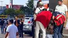 Así separaron a los sujetos del violento enfrentamiento en Jockey Plaza: uno tenía pistola de gas Así separaron a los sujetos del violento enfrentamiento en Jockey Plaza: uno tenía pistola de gas