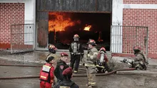 Fuerte incendio en fábrica de colchones en VES: explosiones, riesgo de expansión y fuego por casi 2 horas Fuerte incendio en fábrica de colchones en VES: explosiones, riesgo de expansión y fuego por casi 2 horas