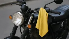 ¿Qué significa un trapo amarillo amarrado en la moto? Descubre el mensaje oculto entre moteros