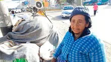 Adulta mayor duerme en las calles tras ser desalojada por su hija de su casa y pide ayuda para viajar a Puno Adulta mayor duerme en las calles tras ser desalojada por su hija de su casa y pide ayuda para viajar a Puno