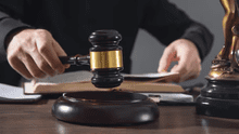 Pidió dejar de pagar pensión de su hija porque ella 'no lo quería cerca', pero justicia española se lo niega: solo pagaba 50 euros al mes