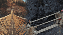 Comunidades quechuas reconstruyen el último puente inca tras ser destruido durante atentado en Cusco