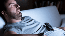 ¿Duermes con la TV encendida? La psicología explica qué hay detrás de esta acción