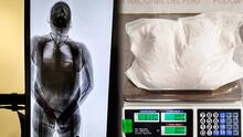 Detienen a pasajero peruano con 3,13 kg de cocaína en el cuerpo cuando iba a viajar a Francia desde el nuevo aeropuerto Jorge Chávez Detienen a pasajero peruano con 3,13 kg de cocaína en el cuerpo cuando iba a viajar a Francia desde el nuevo aeropuerto Jorge Chávez