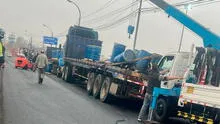 Tráiler que transportaba insumo para monedas del Banco Central de Reserva se incendia en Puente Huánuco