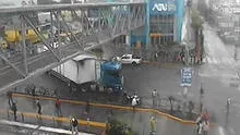 Tráiler invade vía exclusiva del Metropolitano y se queda atascado por 2 horas en estación Matellini