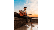 Miguel Manavas: el cantautor Venezolano que le canta al corazón y al ritmo del Caribe