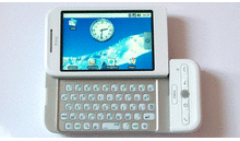 Con teclado físico y muy inferior al iPhone: conoce el primer celular Android de la historia