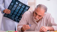 Un neurólogo de Harvard hace una advertencia: “Dormir así facilita el desarrollo del Alzheimer”
