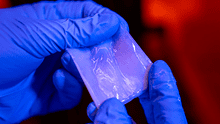 ¿Adiós al plástico?: científicos crean un nuevo material biodegradable igual de flexible y con la resistencia de un metal