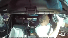 ICE arresta a padre de familia rompiendo la ventana del auto frente a su hijo en la guardería: "Papi, la policía"