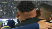 Kevin Quevedo interrumpe entrevista a Erick Noriega para abrazarlo tras jugar su último partido en Alianza Lima