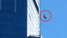 Daring rescue of window washers from dangling scaffolding on 78th floor of NYC high-rise amid high winds