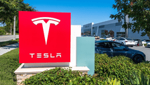 Kansas City man charged after Molotov cocktail attack on Tesla dealership