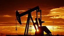 Oil plunges 4% after Iran's attack to U.S. bases