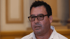 Edwin Martínez lanza polémico comentario: "La mamá tiene la obligación, si no tiene para comprar el alimento, al menos en cocinar"