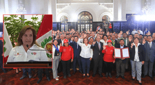 Dina Boluarte se aprovechó de alcaldes de distritos alejados: los obligó a ir a Lima para firmar un papel ante cámaras