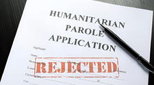 USCIS le pone fin al parole humanitario: Gobierno de Estados Unidos ya no aceptará más solicitudes