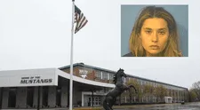Profesora en Illinois enfrenta 52 cargos por abuso sexual, grooming y solicitación indebida a un alumno de 15 años