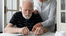 Científicos en España descubren un biomarcador en sangre que predice el Alzheimer antes de los síntomas