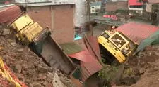 Volquete cae 15 metros al abismo y destruye una casa en El Agustino: familia salva de milagro