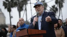 Rafael López Aliaga convierte presentación de trenes en acto político