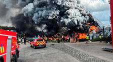 Escenario principal del festival Tomorrowland en Bélgica se incendia horas antes de comenzar evento