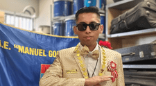 Profesor 'bailarín' vuelve a ganar desfile escolar y conmueve al revelar que tiene cáncer: "Si me iba, me iba haciendo música"