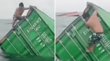 Pescador en Callao se sube a contenedor que cayó al mar peruano para sacar artículos y en redes dicen: "Quería saber qué venía en las cajas"