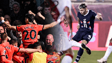 ¿Quién es Julio Enciso, la 'joya' paraguaya que la rompe en la Premier y enfrentará a Perú?