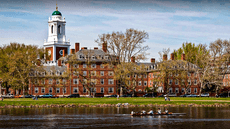 Harvard quedó fuera del ranking de las 3 mejores universidades del mundo: ¿a qué puesto bajó?