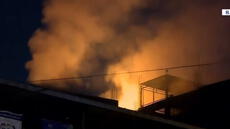 Incendio en Cercado de Lima: fuego se reaviva en el Jirón Áncash y bomberos se movilizan de emergencia