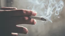 Estudio científico revela cuántos minutos de vida pierdes al fumar un cigarrillo