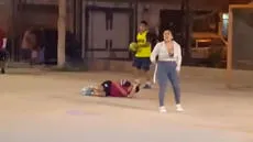 Mujer entra al campo de juego para defender a su pareja tras golpe de rival y las redes estallan: “Eso si es amor”