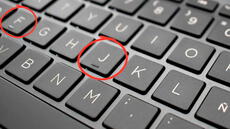 ¿Por qué las teclas 'F' y 'J' de tu teclado tienen una pequeña línea en relieve? Te contamos