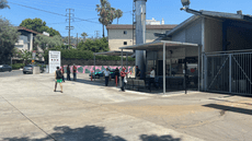 ICE arresta a trabajadores inmigrantes en redada sorpresa en un carwash de California