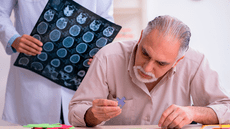 Un neurólogo de Harvard hace una advertencia: “Dormir así facilita el desarrollo del Alzheimer”