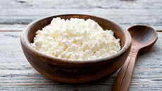 El lácteo con más proteínas que la leche y el queso: refuerza el sistema inmune y ayuda a controlar el peso
