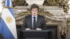 Milei anuncia aumento de presupuesto en jubilaciones, salud y educación tras derrota electoral en Argentina